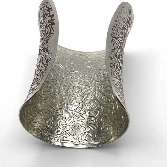 Vintage Boho Silver Toned Floral Motif Cuff Bracelet - Picture 2 of 2